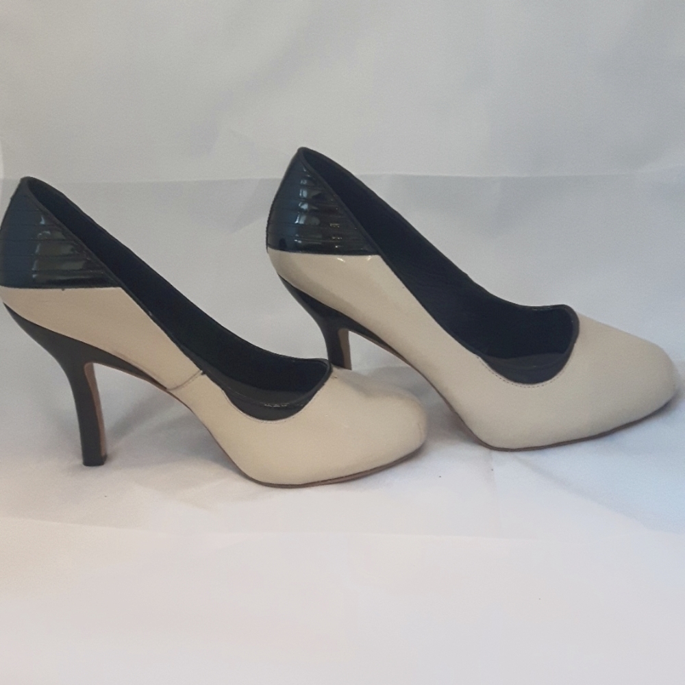 Auri Italian Leather Size 41 Nude Black Patent Leather Heels